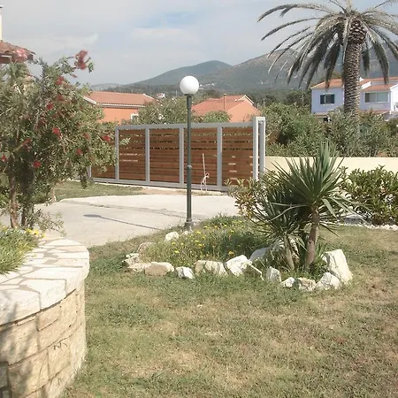 Harrisma אצ'ארבי